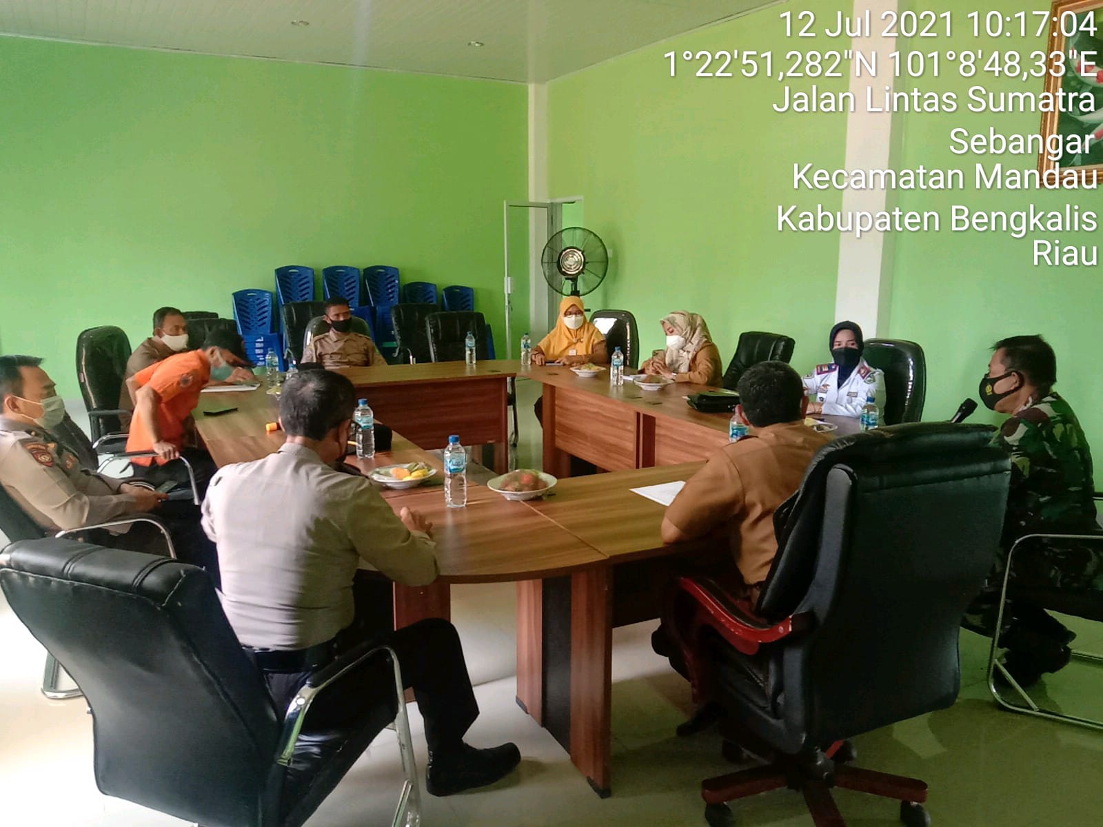 Danramil 04/Mandau Hadiri Rapat Rencana Pembentuk Pos Covid 19 Di Bathin Solapan
