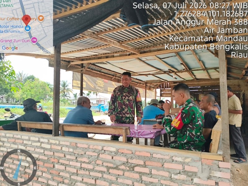 Babinsa Serka Robby Berikan Pemahaman Pancasila Kepada Warga Kelurahan Air Jamban, Mandau, Bengkalis