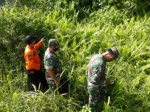 Pelda Armen, Sertu Rosdianto dan Anggota BPBD Patroli Karhutla di Kelurahan Pematang Pudu