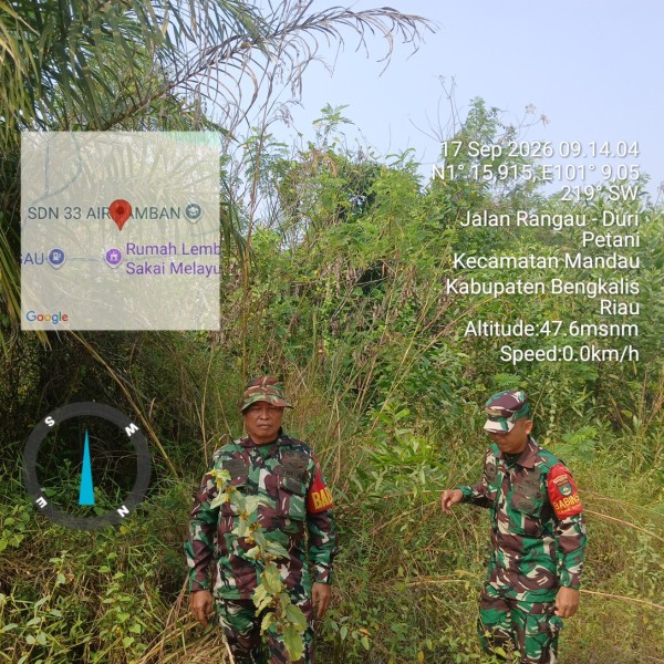 Patroli Karhutla Terus dilakukan, Babinsa Sertu Rosdianto, Sertu M.Fikri cek Lahan Rawan di Desa Petani, Batsol, Bengkalis