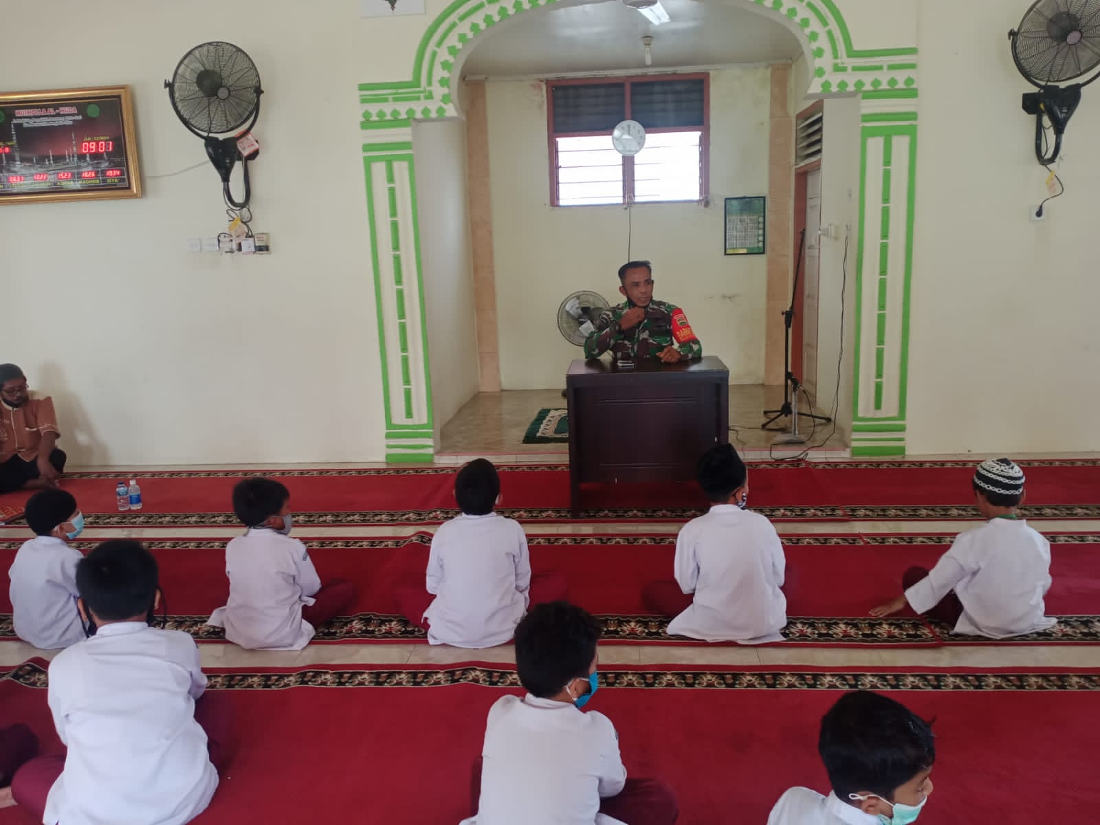 Pengenalan Tugas dan Fungsi TNI, Murid SD Sahabat Muslim Antusias