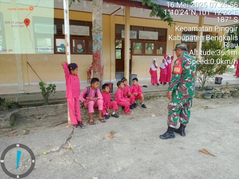 Babinsa Serda Paino Berikan Penyuluhan Pancasila Kepada siswa SDN 22 Desa Buluh Apo, Kampung Pancasila