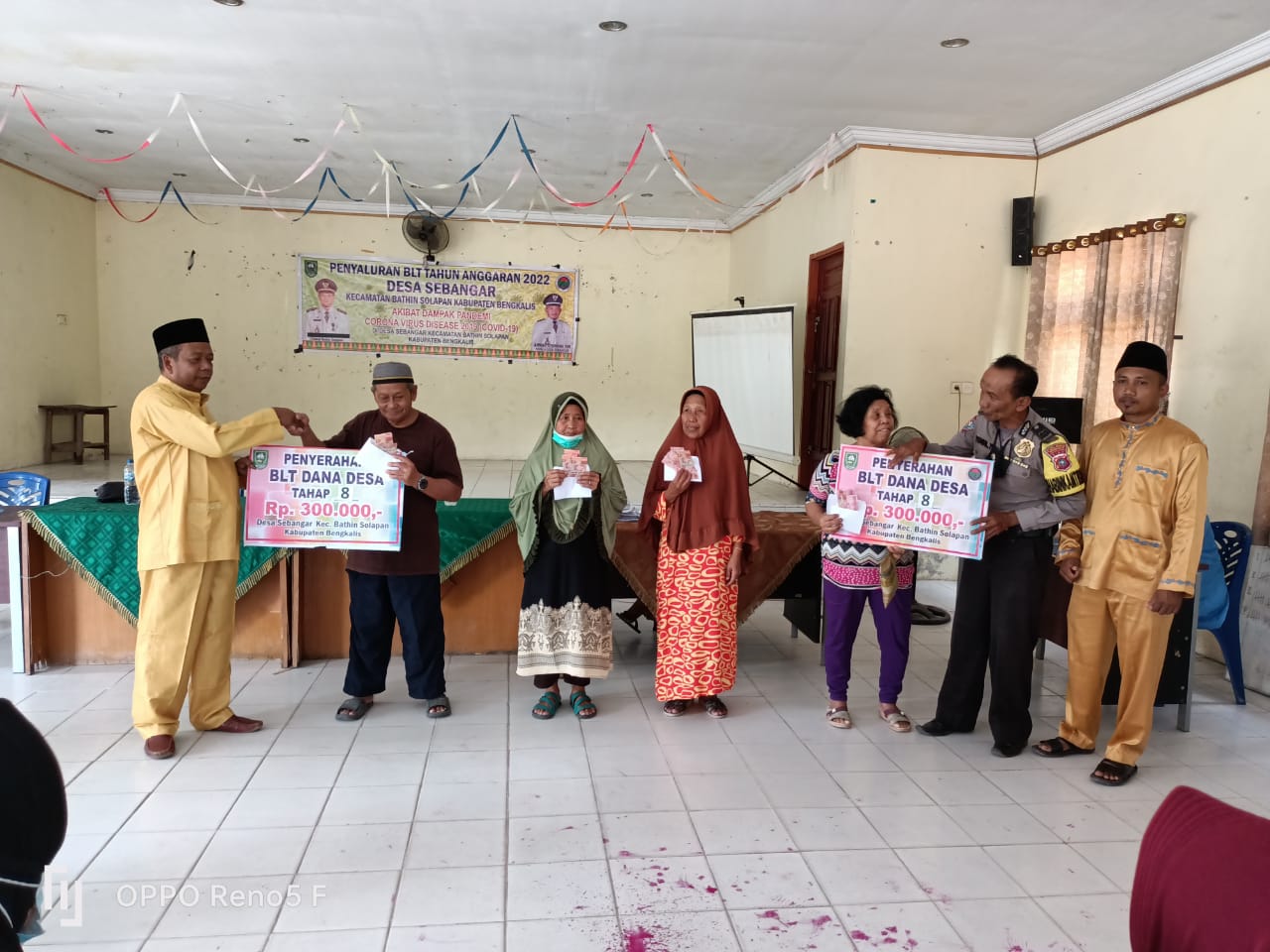 Desa Sebangar Salurkan BLT Tahap 8 Kepada Masyarakat