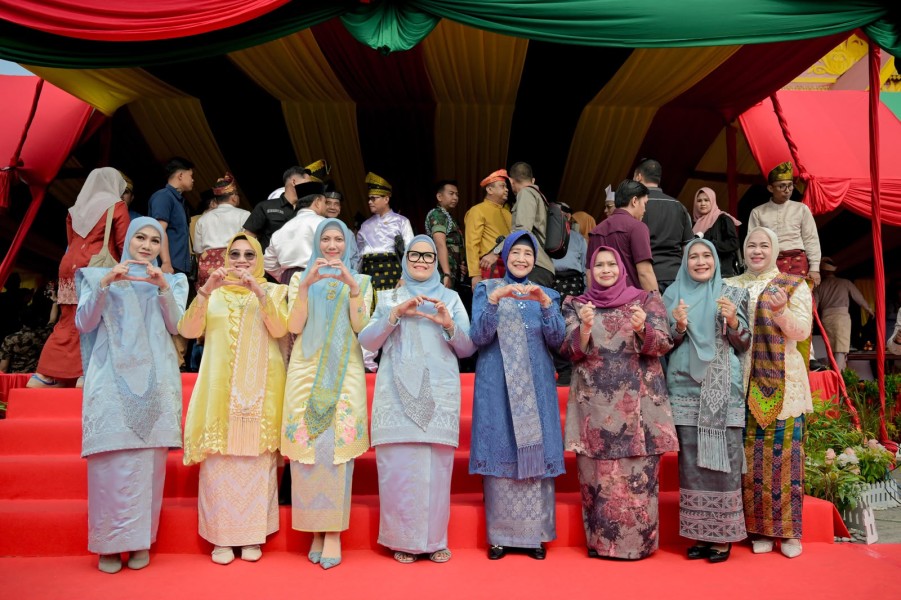 Hari Jadi Ke-69 Riau, Kasmarni Bersama Kepala Daerah Perkuat Semangat Membangun Negeri