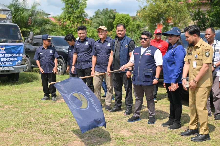 Didampingi Beberapa Pengurus, Ketua DPD Partai Nasdem Bengkalis M. Arsya Sekaligus Wakil Ketua DPRD Bengkalis, Lepas Bantuan ke Daerah Bencana Alam