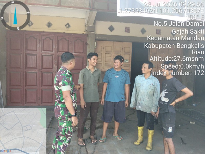 Babinsa Serda Zulkarnaeni Berikan Pemahaman Pancasila Kepada Warga Jalan Damai, Kelurahan Gajah Sakti