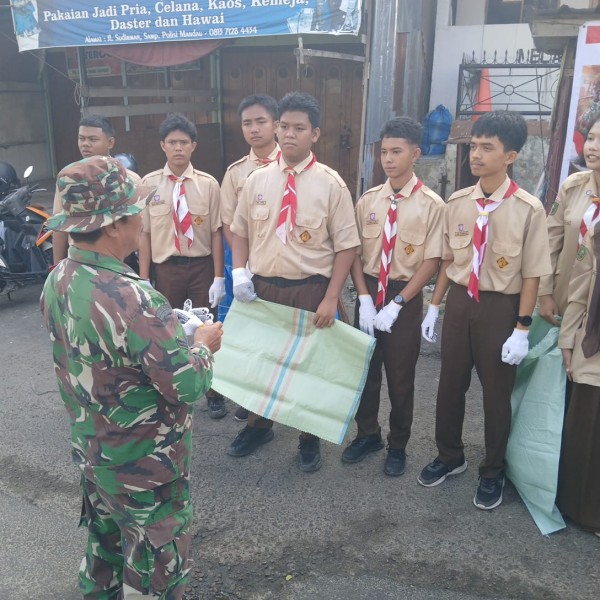 Babinsa Sertu Rosdianto Berikan Pemahaman Pancasila Kepada Siswa Pramuka di Duri Timur, Mandau, Bengkalis
