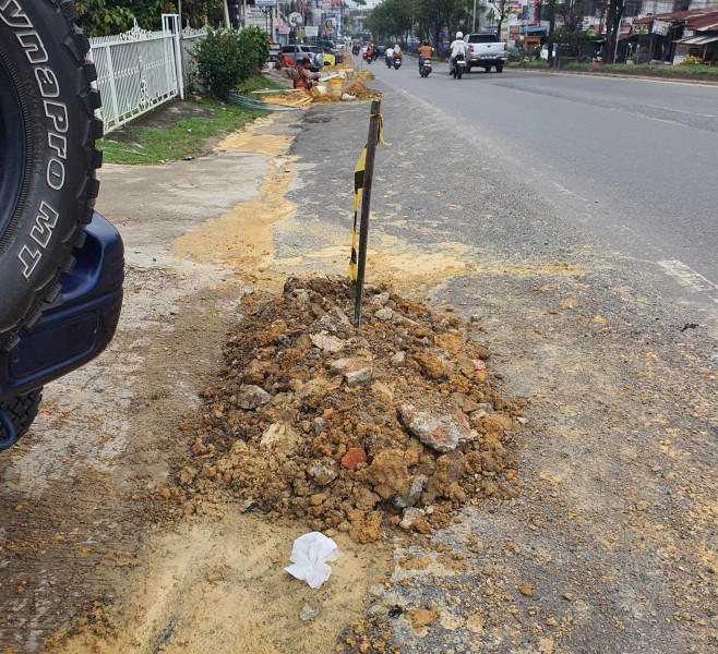 Sudah Digali, Tak Diperbaiki, Warga Duri Keluhkan Galian Optik Tepi Jalan Hang Tuah, Duri