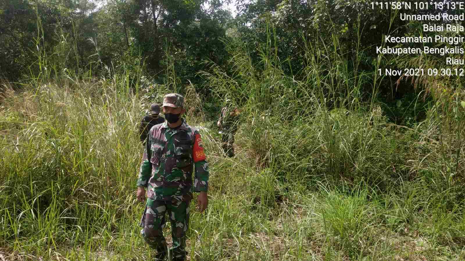Sertu Robbi dan Serda D. Simanjuntak Patroli Karhutla di 2 Lokasi