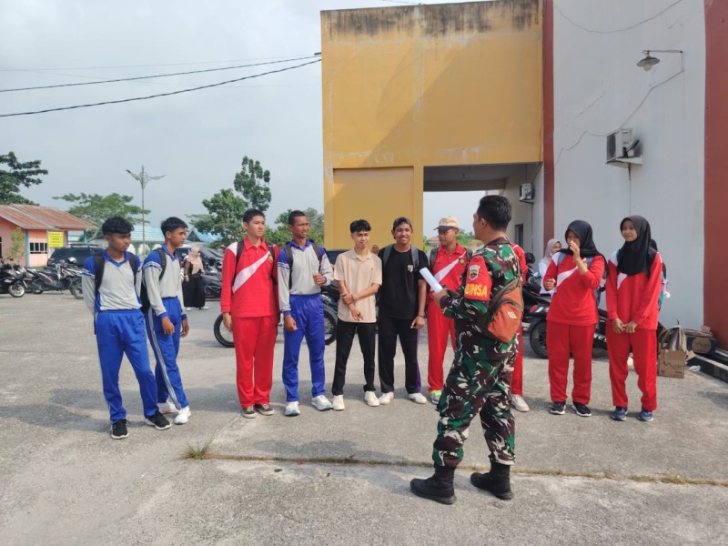 Babinsa Koptu Bambang Berikan Penyuluhan Pancasila di Desa Pinggir, Kampung Pancasila