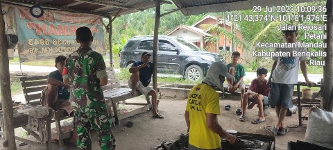 Sertu Handoko Berikan Penyuluhan Pancasila kepada Masyaraka Jalan Rejosari