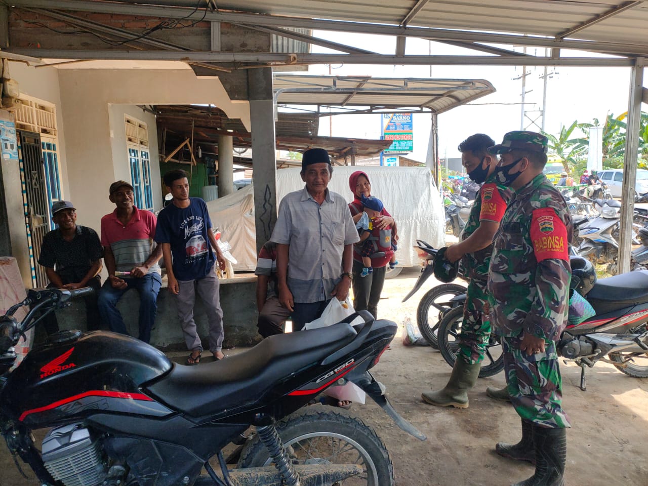 Kopda Muchsin dan Kopda Bambang Sosialisasi Karhutla di Desa Sungai Meranti
