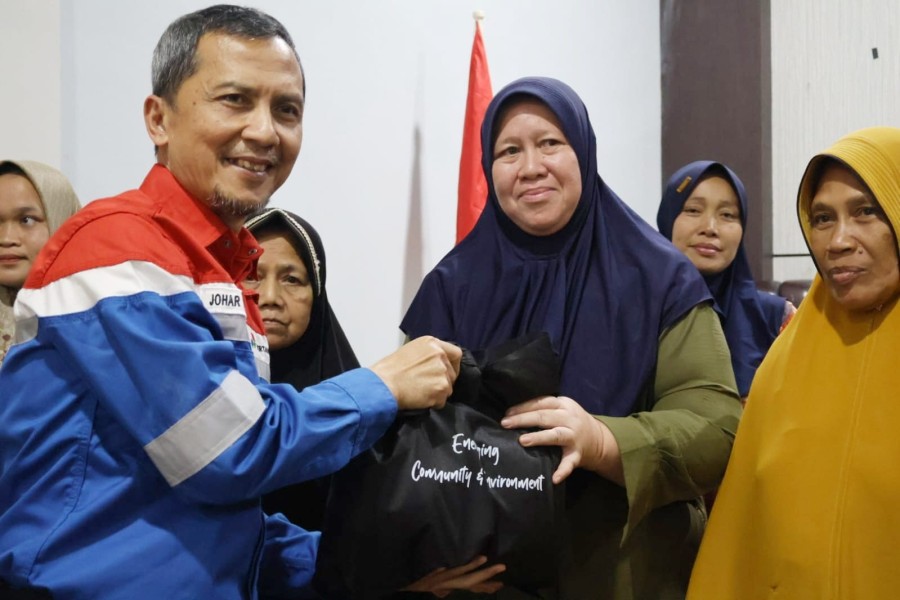 Peduli Masyarakat Sekitar Operasi, PT. PHR Salurkan 400 Paket Sembako Murah di Pinggir