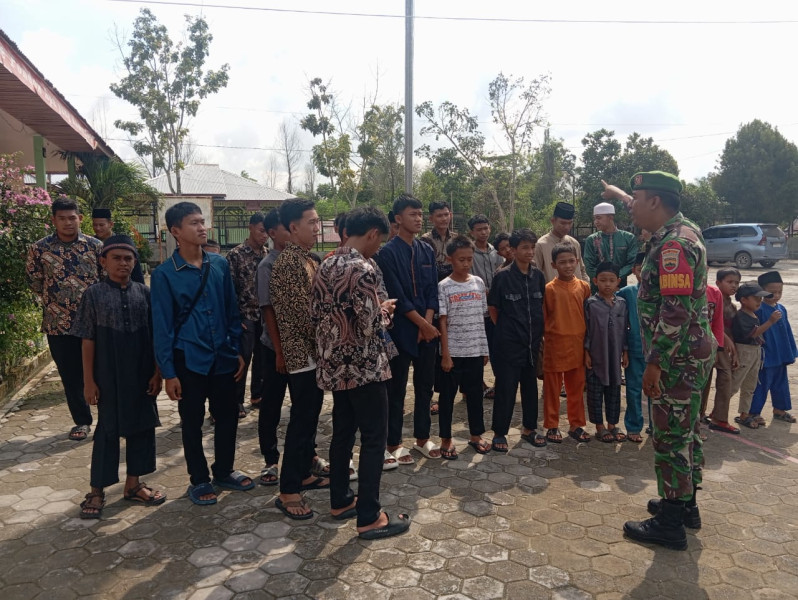 Babinsa Serda Rizal Ramdani, Berikan Penyuluhan Pancasila Kepada Warga Kelurahan Balik Alam