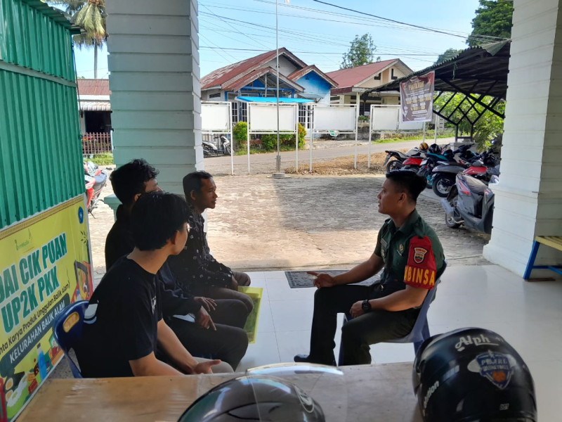 Babinsa Praka Amser Manulang Berikan Komsos Pancasila Kepada Warga Kelurahan Balik Alam