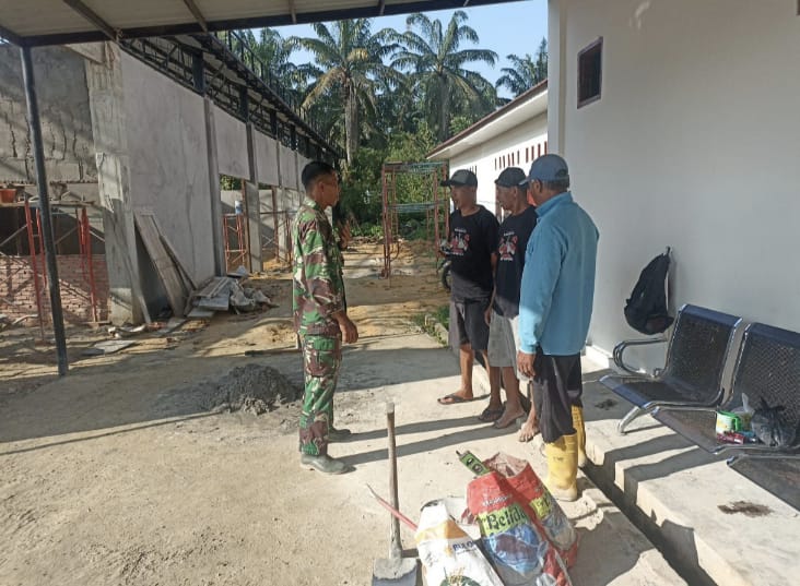 Babinsa Sertu Robbi Berikan Pemahaman Pancasila Kepada Warga Kelurahan Air Jamban