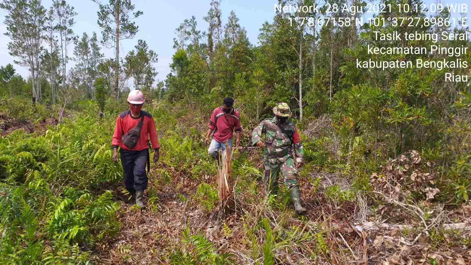 Serda Perdinan Sinaga Patroli Hotspot di Desa Tasik Tebing Serai