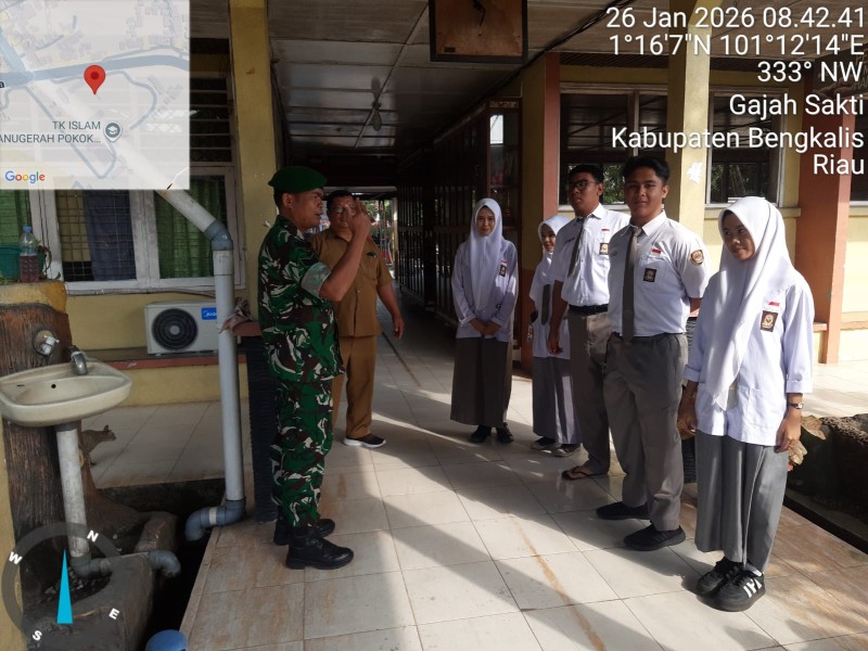 Babinsa Serka Alinaspi Berikan Penyuluhan Pancasila Kepada Siswa SMAN 2 Mandau