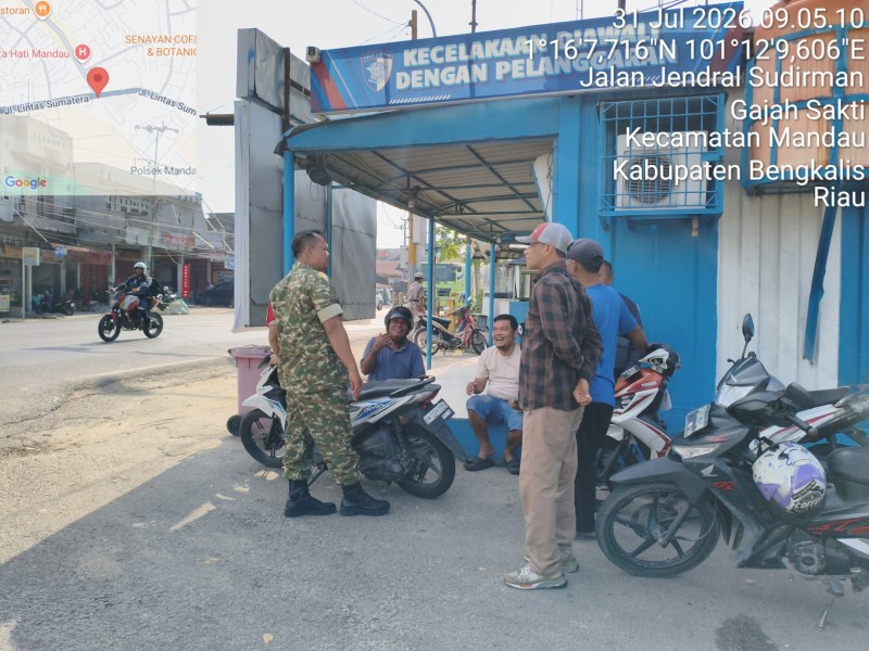 Babinsa Serka Junaidi Berikan Pemahaman Pancasila Kepada warga Jalan Jendral Sudirman, Mandau, Bengkalis