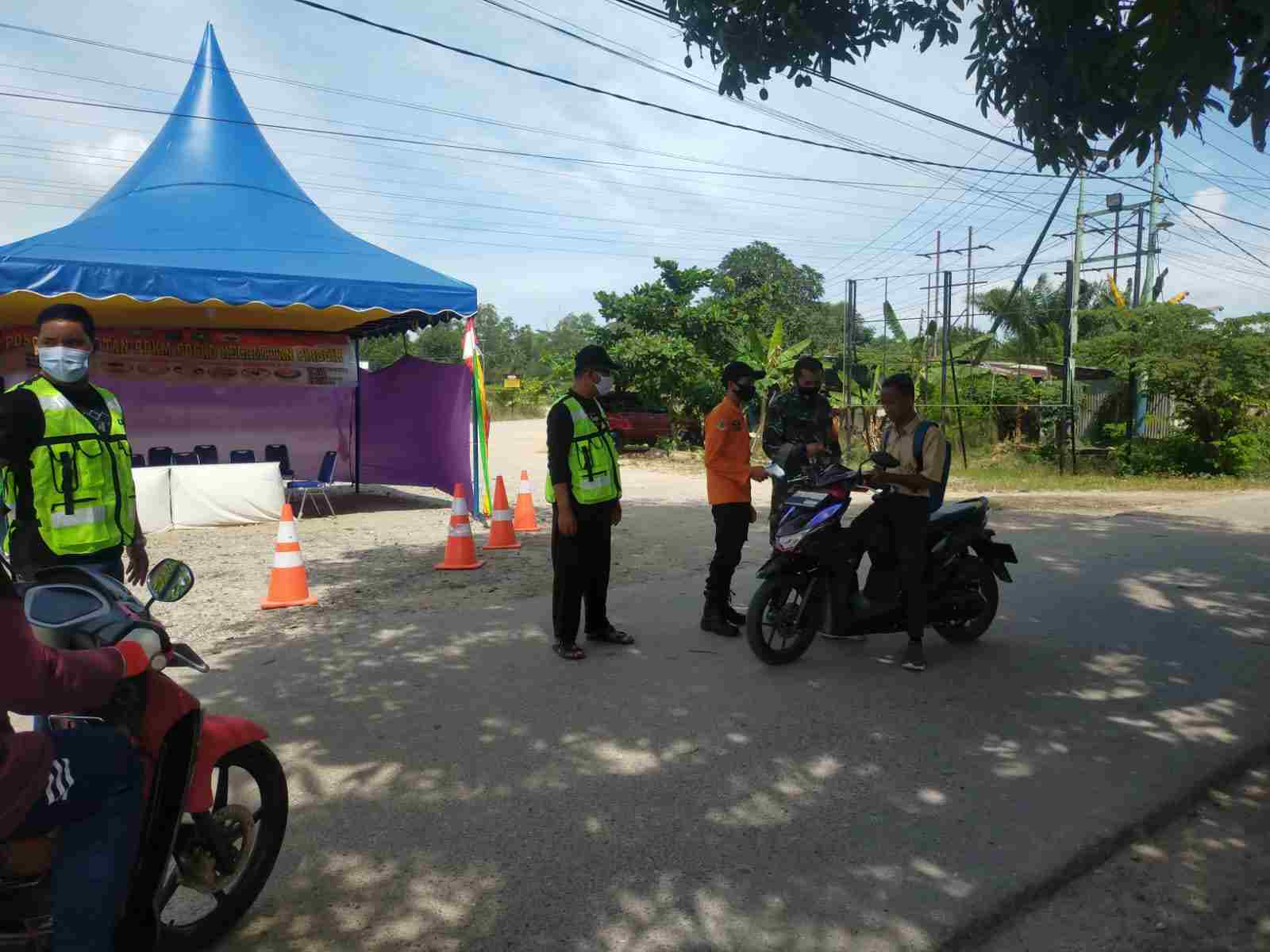 Kopda Muchsin Khan Bersama Tim Laksanakan Penerapan 3M di Posko PPKM di Titian Antui