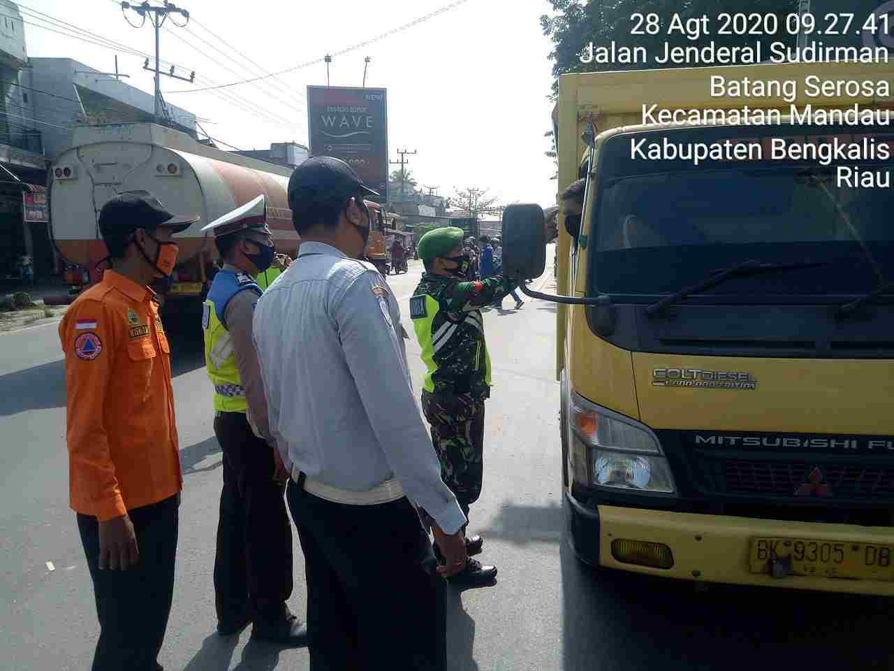 Gunakan Masker Jika Tak Mau Diperiksa di Pos Simpang Pokok Jengkol