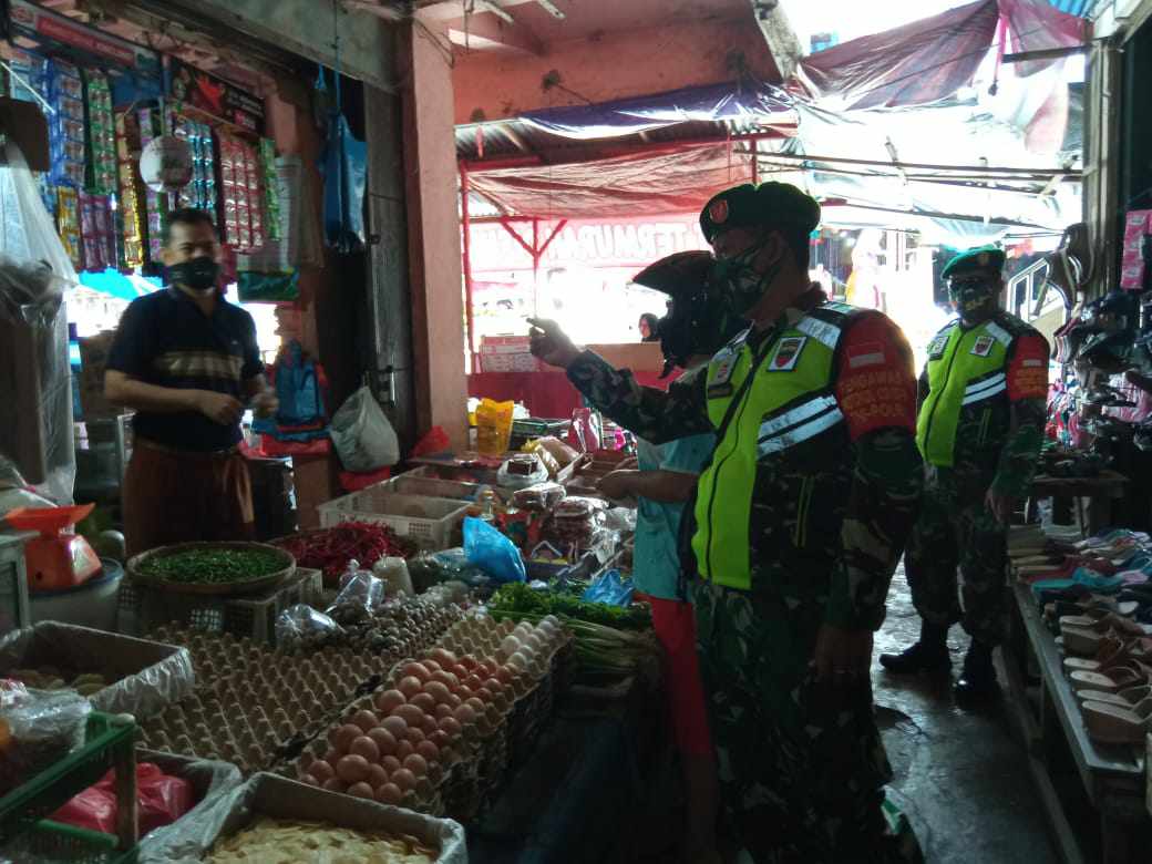 Serma Amiruddin Turun Kepasar Dewi Sartika, Ingatkan Masyarakat Pakai Masker