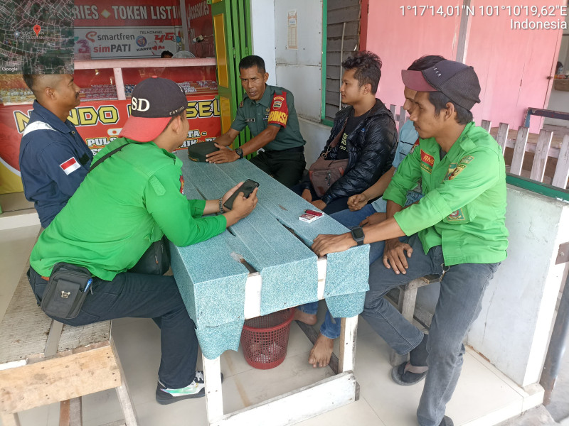 Babinsa Sertu Robby Berikan Komsos Pancasila Kepada Warga RT 01 RW 20 Air Jamban, Mandau