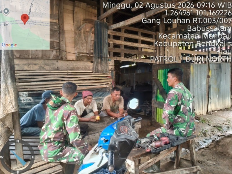 Babinsa Serka Robbi Berikan Pemahaman Pancasila Kepada warga Jalan Louhan, Mandau, Bengkalis