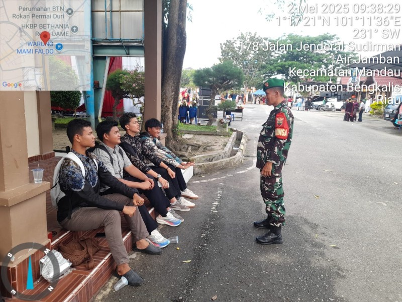 Babinsa Serka SDG. Barus Berikan Penyuluhan Pancasila Kepada Pemuda Kelurahan Air Jamban, Mandau, Kampung Pancasila