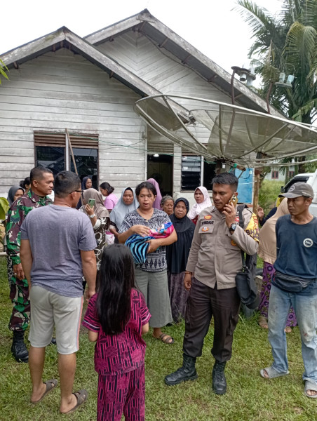 Temukan Bayi Dibelakang Rumah, Warga Jalan Sejahtera Kelurahan Air Jamban Gempar
