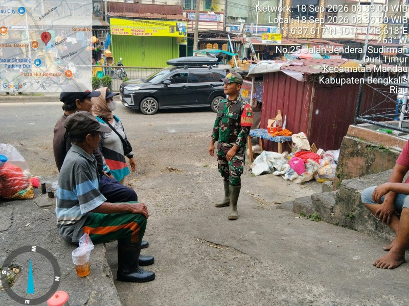 Babinsa Praka IK. Sinaga, Berikan Pemahaman Pancasila Kepada Warga Kelurahan Duri Timur