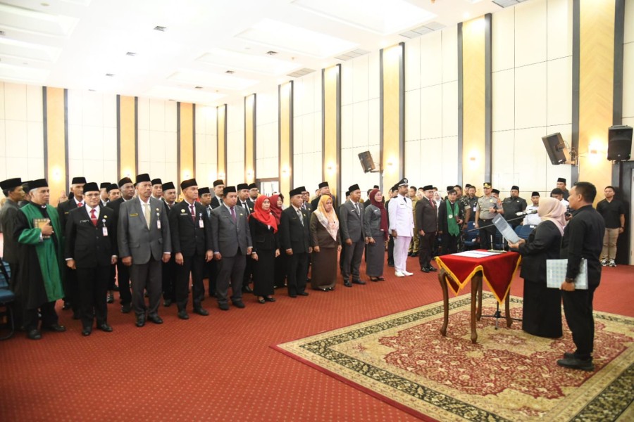 Bupati Hj Kasmarni Lantik 3 Pejabat Eselon II dan 38 Pejabat Administrator, Pengawas serta Fungsional