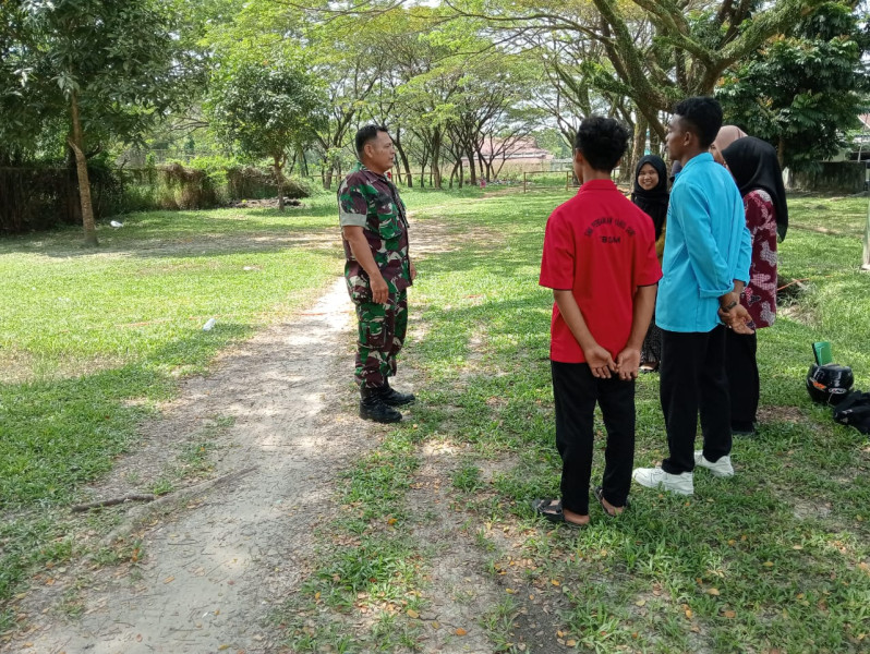 Babinsa Serda Z. Panjaitan Berikan Komsos Pancasila Kepada Warga di Kelurahan Batang Serosa