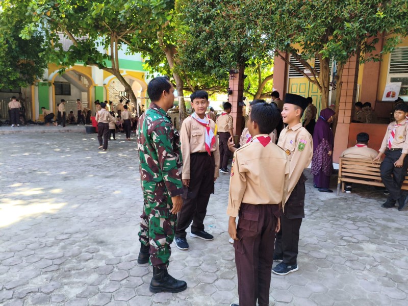 Babinsa Serka Junaidi Berikan Pemahaman Pancasila Kepada Siswa SDIT Al Kautsar Kelurahan Babussalam