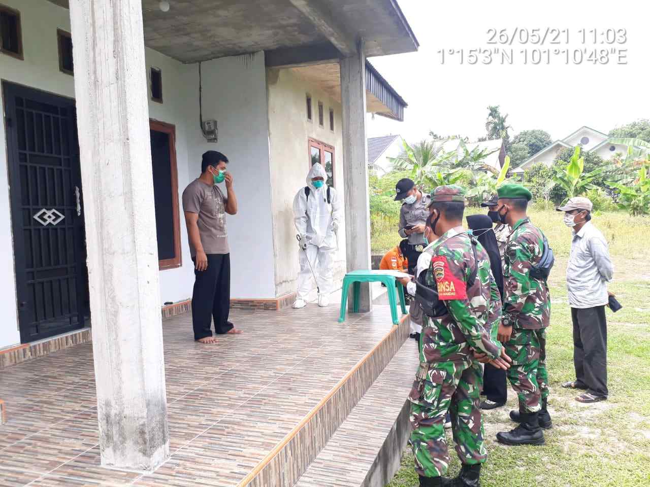 Serma Sutrisno Beserta Tim Laksanakan Kegiatan Strecing ke Rumah Pasien Positif