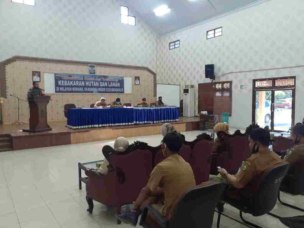 Danramil 04/Mandau Kapten Arh H. Sitorus laksanakan Sosialisasi Karhutla