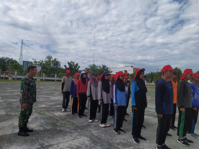 Babinsa Koramil 03/Mandau Serda Ramadhani Berikan Wasbang Mengenai PBB kepada Pelajar Desa Pinggir