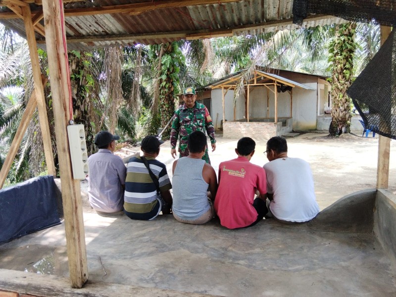 Babinsa Serda Paino Berikan Penyuluhan Pancasila Kepada Warga Desa Buluh Apo