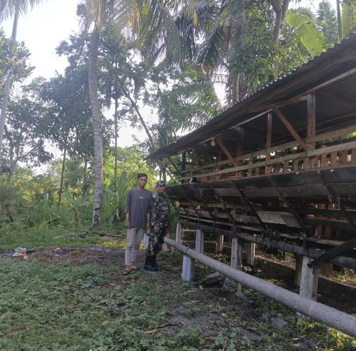 Babinsa Sertu Rosdianto Cek Hewan Ternak Kambing, Antisipasi PMK, di Air Jamban, Mandau
