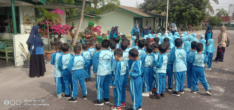 Sertu SDG Barus Berikan Penyuluhan Pancasila kepada Siswa TK Duri