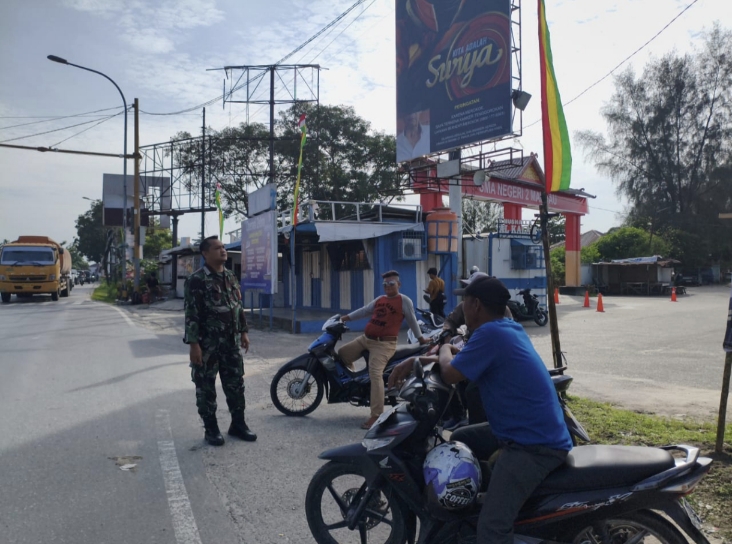 Babinsa Serka Junaidi Berikan Pemahaman Pancasila Kepada Warga Jalan Hang Tuah, Kecamatan Mandau