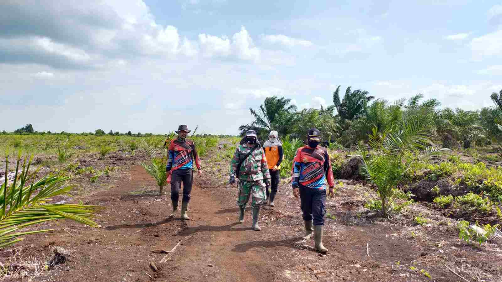 Kopda Muchsin Patroli Karhutla di Desa Sungai Meranti Kecamatan Pinggir