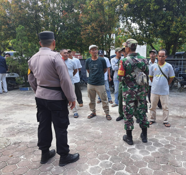 Babinsa Serma Suprapto Berikan Komsos Pancasila Kepada Warga RT 02 RW 03 Kelurahan Batang Serosa