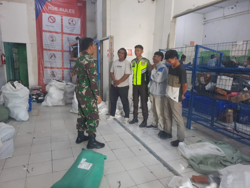 Babinsa Praka Alif Alfindo Berikan Penyuluhan Pancasila Kepada Warga Kampung Pancasila, Air Jamban, Mandau