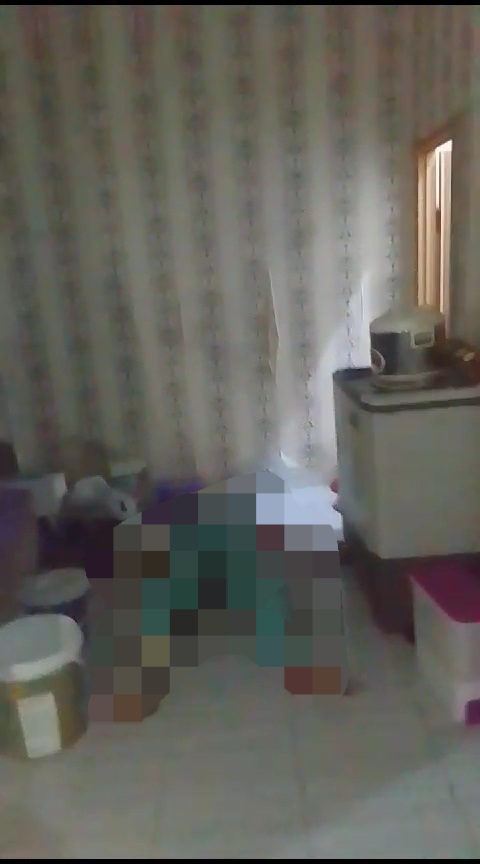 Dikenal Sebagai Rentenir, Jasad Wanita Paruh Baya Membusuk Bersama Balita di Dalam Rumah