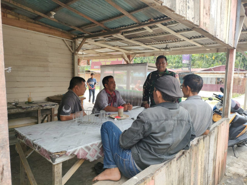 Babinsa Serma Agusliadi Berikan Penyuluhan Pancasila Kepada Warga Kelurahan Babussalam