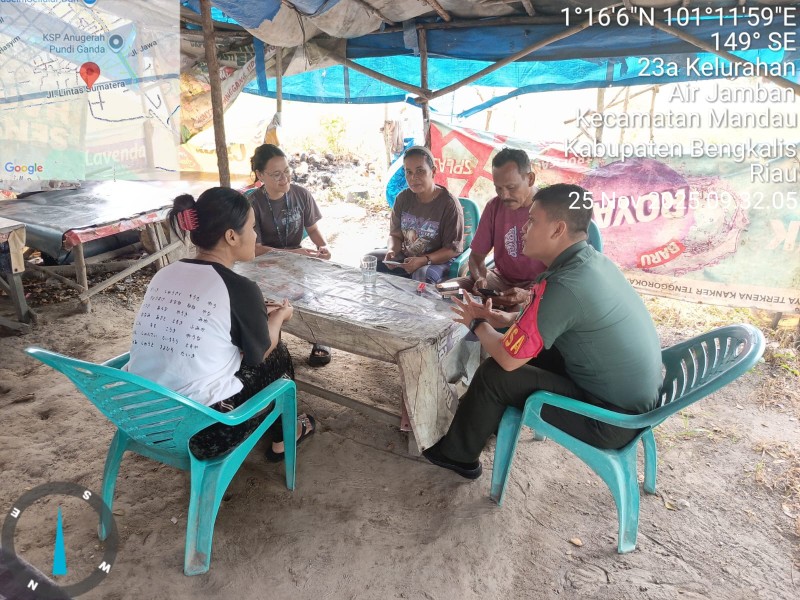 Babinsa Praka Amser Manulang Berikan Penyuluhan Pancasila Kepada Warga Kelurahan Balik Alam