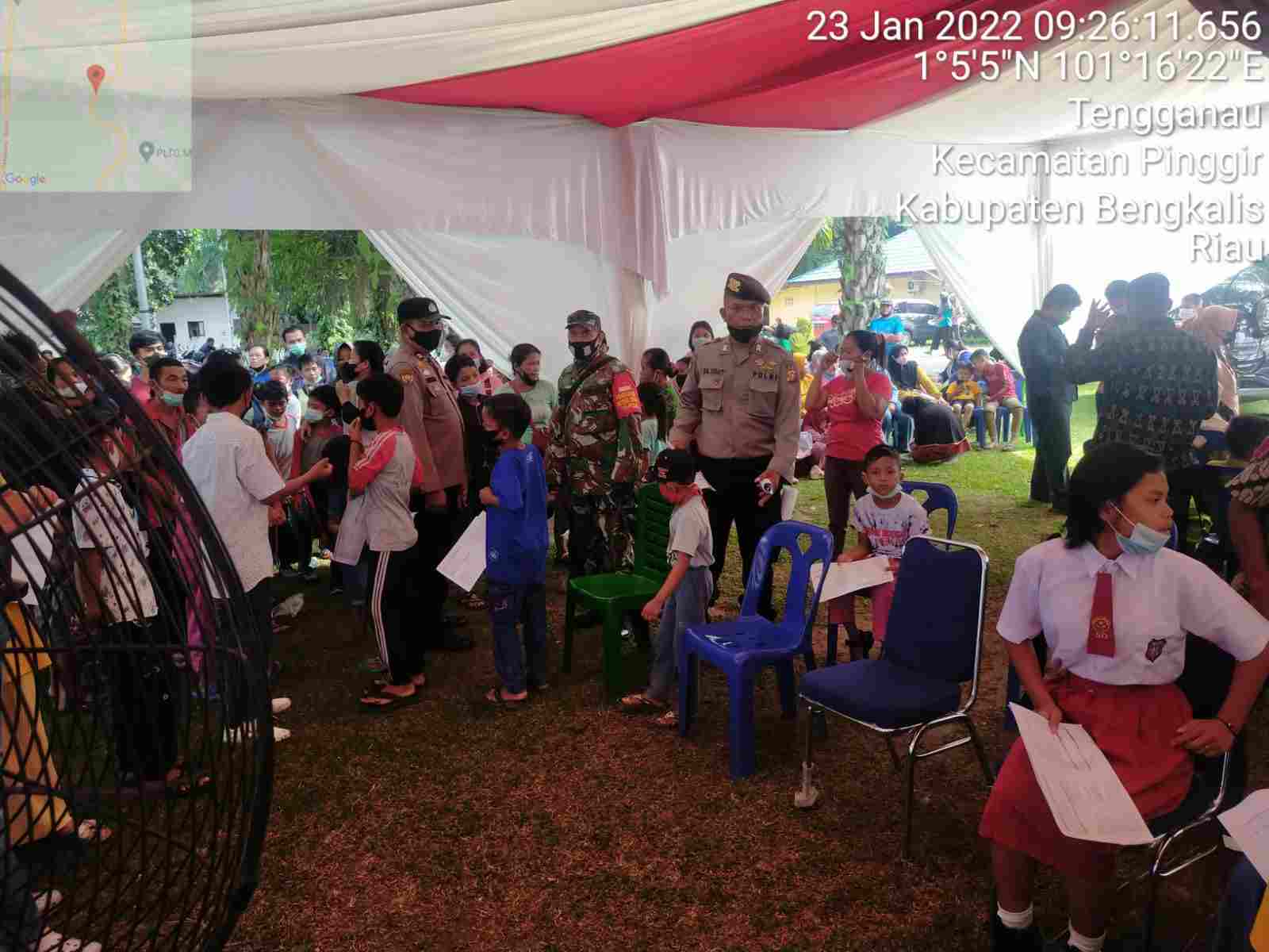 Babinsa Serka N. Saragih dab Kopda Muchsin Tinjau Pelaksanaan Vaksinasi di Polsek Pinggir