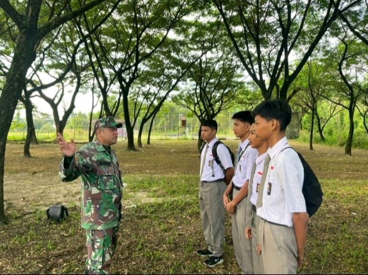 Babinsa Koptu Muchsin Khan Berikan Penyuluhan Pancasila Kepada Warga Kelurahan Air Jamban