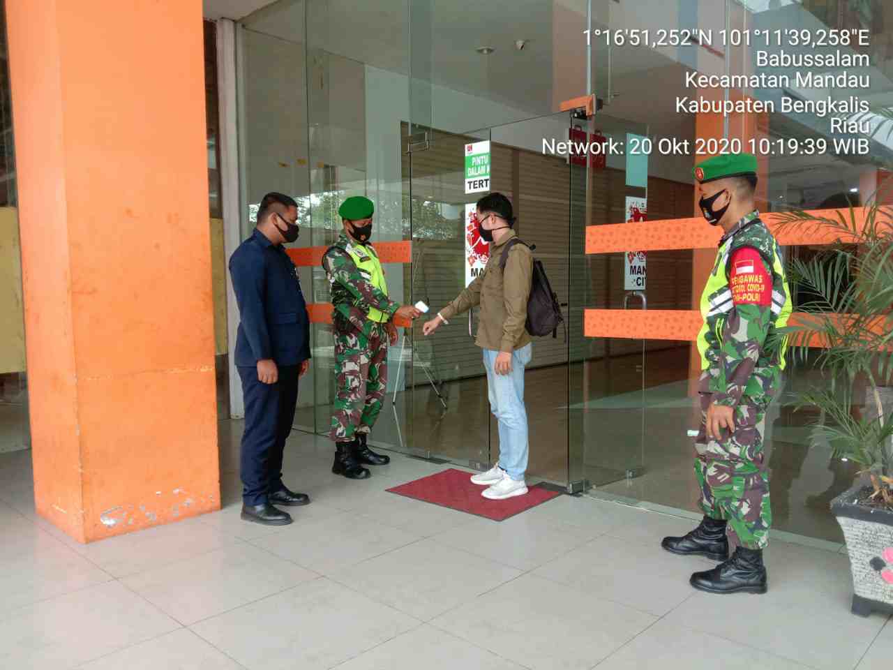 Tegakan Pendisplinan Kesehatan, Babinsa Himbau Warga Berkunjung ke Mancy